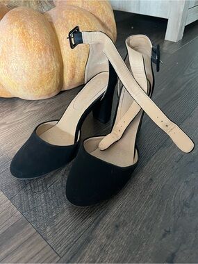 Classic Black Ankle-Strap Heels - Elegant Everyday Block Heel